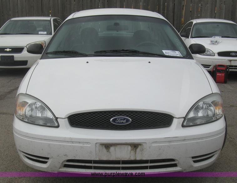 image for item H8740 2006 Ford Taurus SE