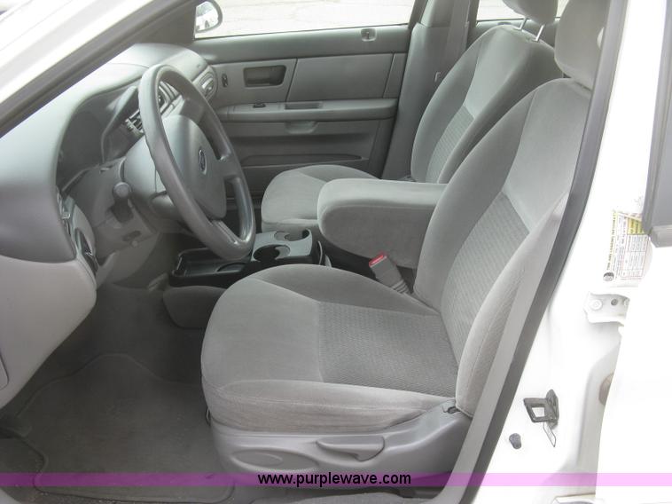 image for item H8740 2006 Ford Taurus SE