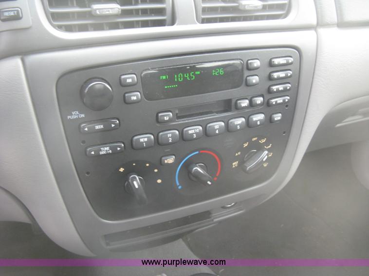 image for item H8740 2006 Ford Taurus SE