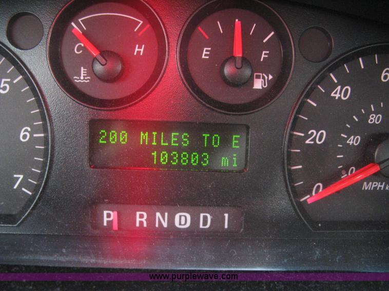 image for item H8740 2006 Ford Taurus SE