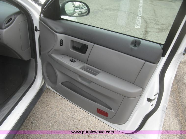 image for item H8740 2006 Ford Taurus SE