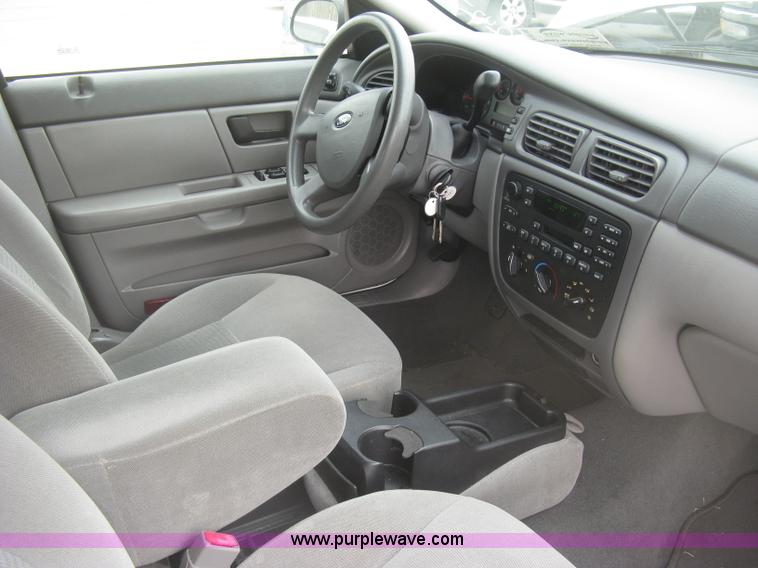 image for item H8740 2006 Ford Taurus SE