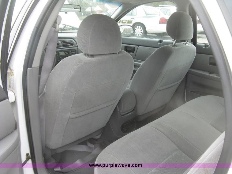 image for item H8740 2006 Ford Taurus SE