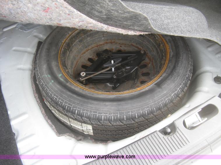 image for item H8740 2006 Ford Taurus SE