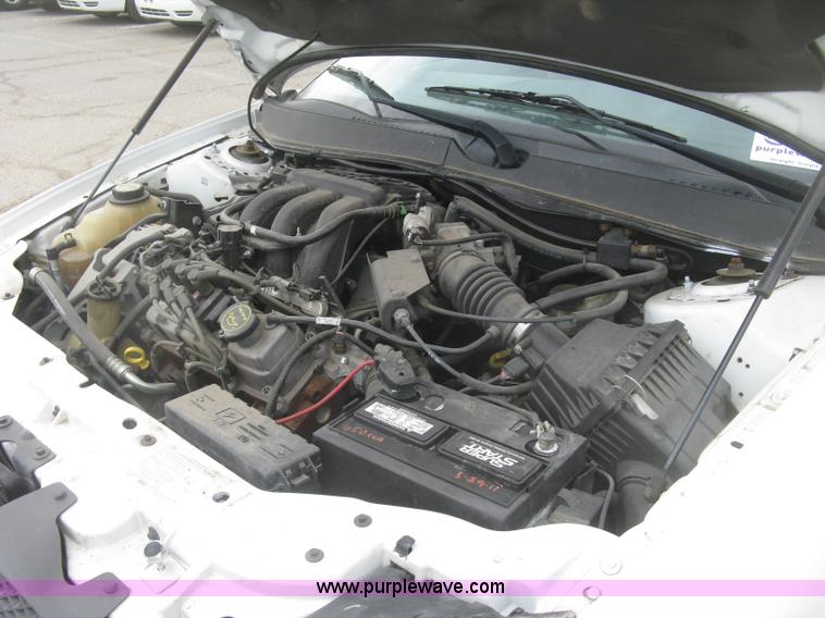 image for item H8740 2006 Ford Taurus SE