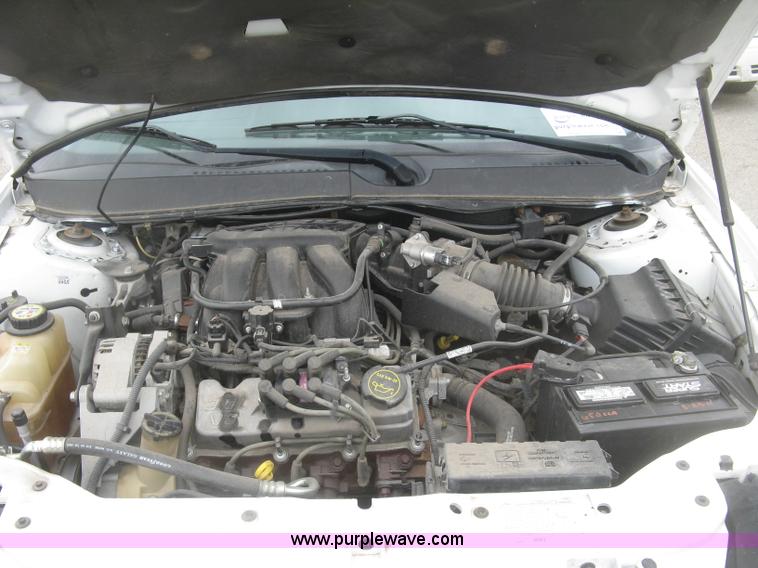 image for item H8740 2006 Ford Taurus SE