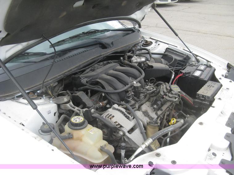 image for item H8740 2006 Ford Taurus SE