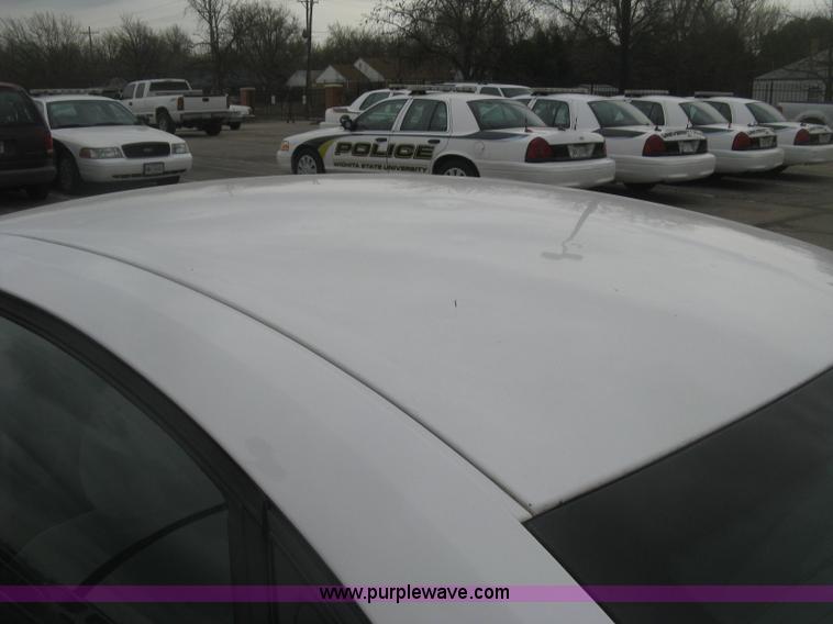 image for item H8740 2006 Ford Taurus SE