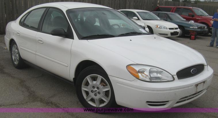image for item H8741 2006 Ford Taurus SE
