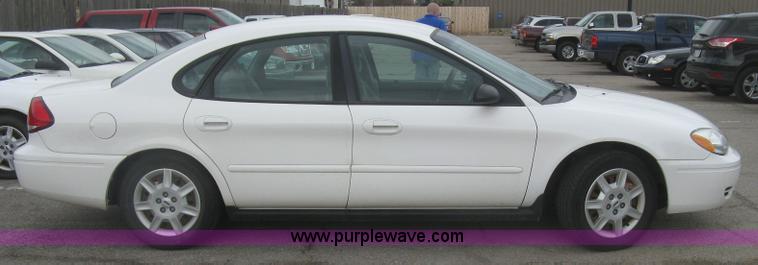 image for item H8741 2006 Ford Taurus SE