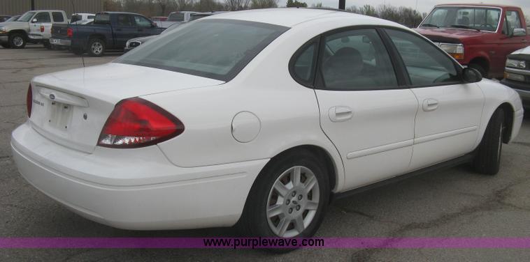 image for item H8741 2006 Ford Taurus SE