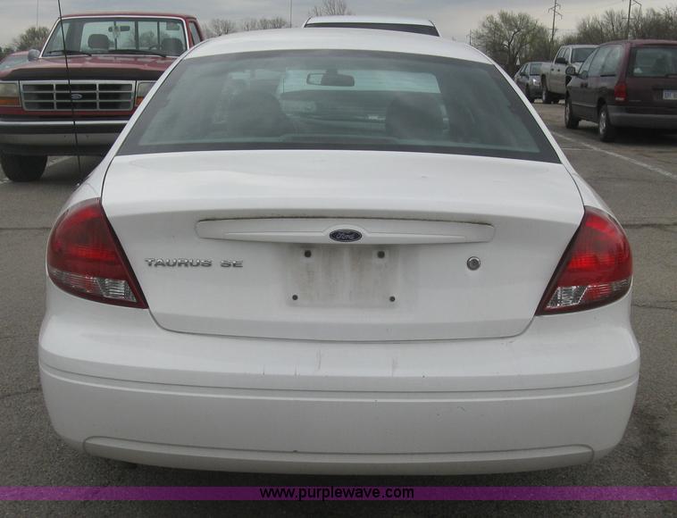 image for item H8741 2006 Ford Taurus SE