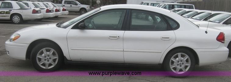 image for item H8741 2006 Ford Taurus SE