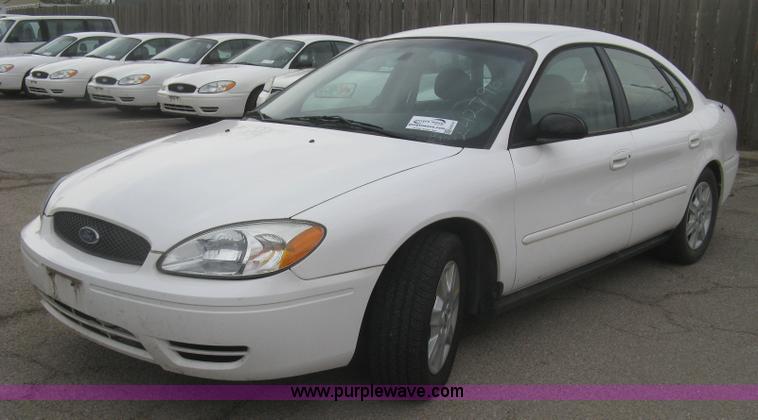image for item H8741 2006 Ford Taurus SE