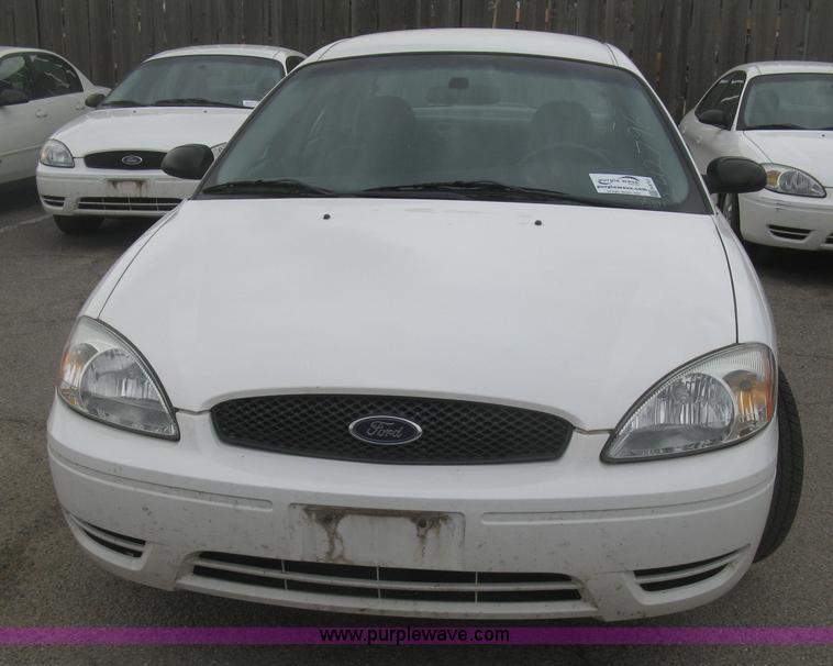 image for item H8741 2006 Ford Taurus SE