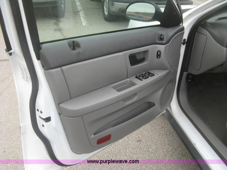 image for item H8741 2006 Ford Taurus SE