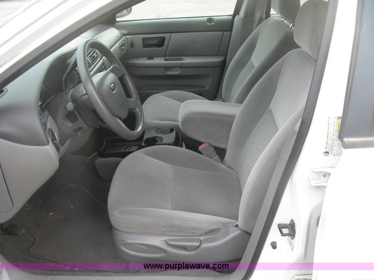 image for item H8741 2006 Ford Taurus SE