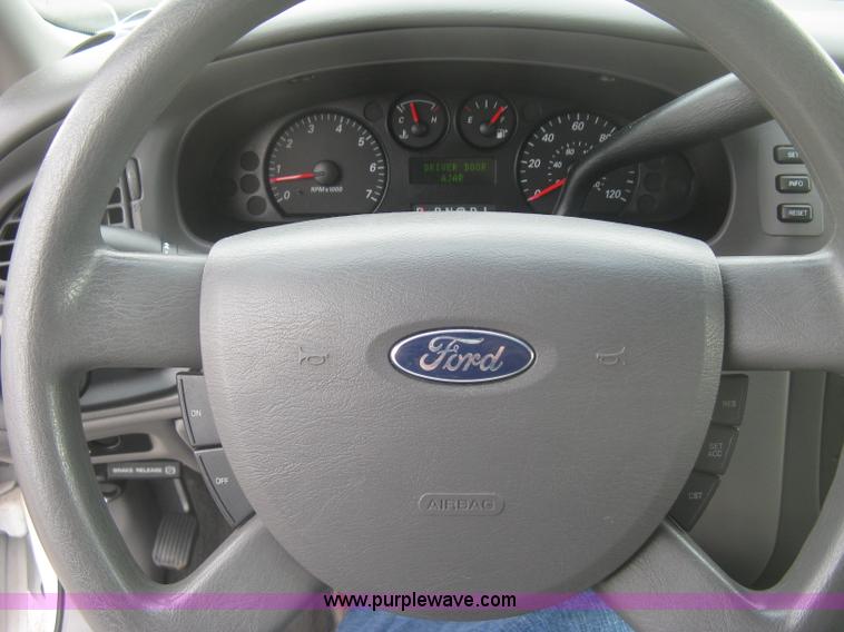 image for item H8741 2006 Ford Taurus SE
