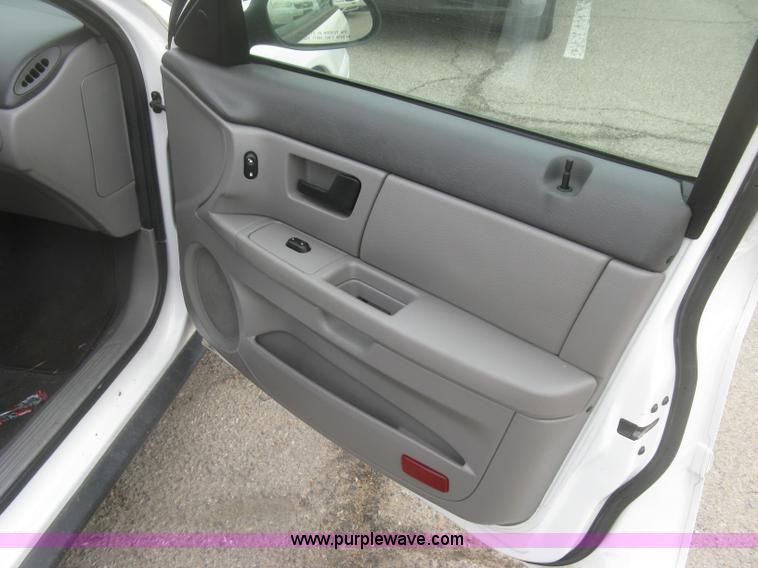 image for item H8741 2006 Ford Taurus SE