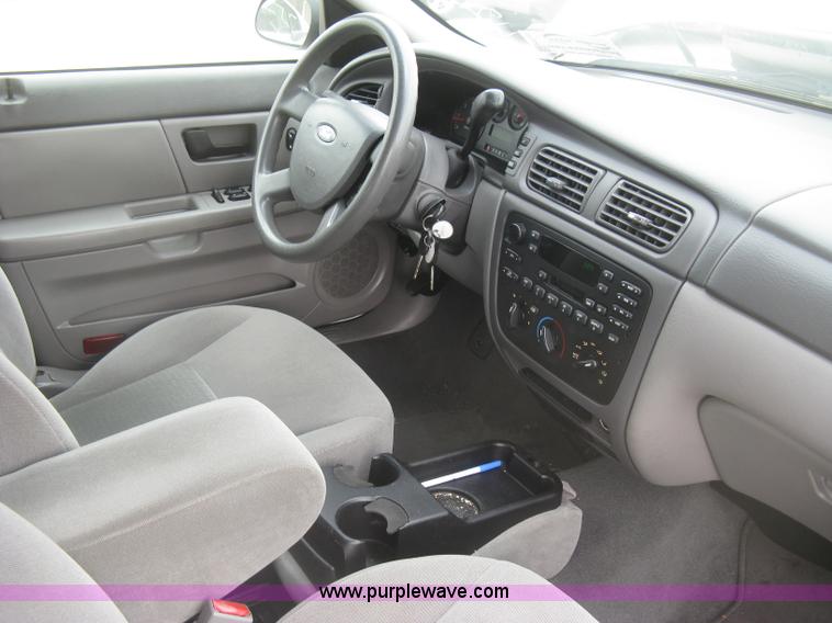 image for item H8741 2006 Ford Taurus SE