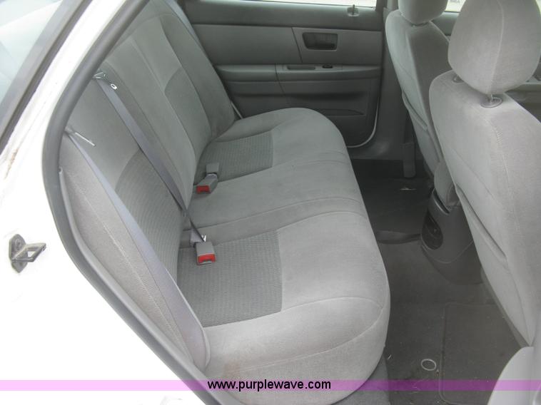 image for item H8741 2006 Ford Taurus SE