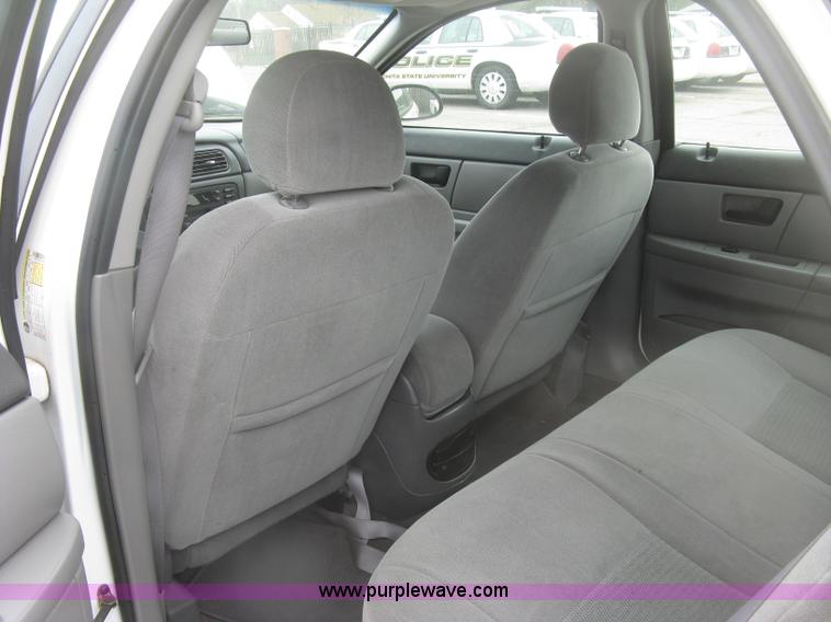image for item H8741 2006 Ford Taurus SE