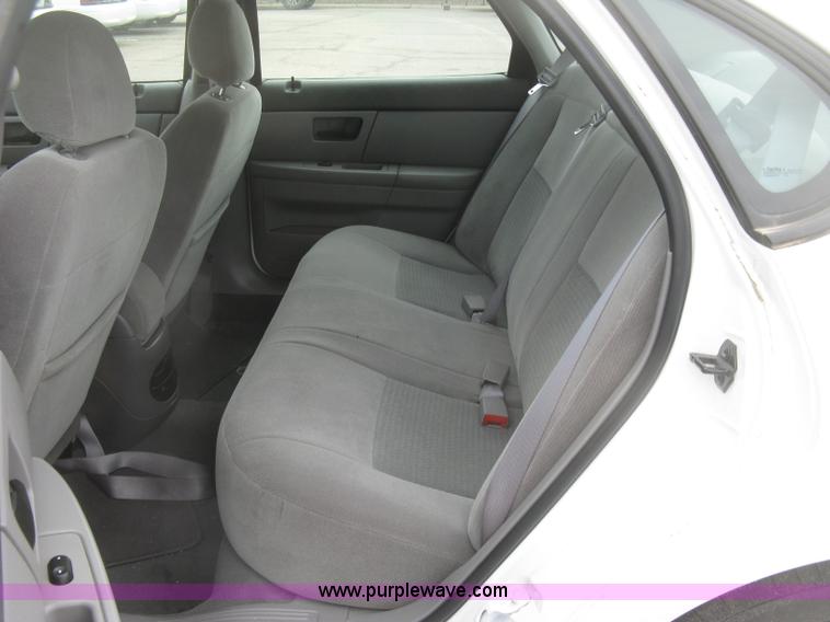 image for item H8741 2006 Ford Taurus SE