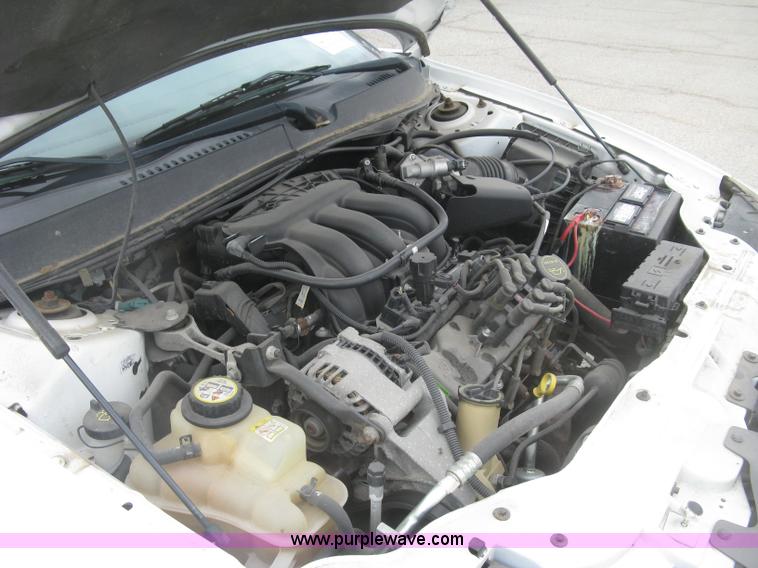 image for item H8741 2006 Ford Taurus SE