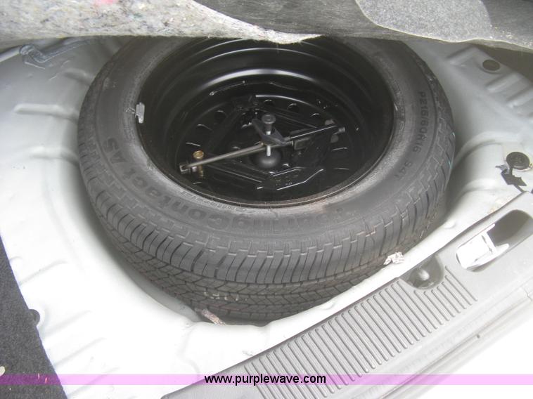 image for item H8741 2006 Ford Taurus SE