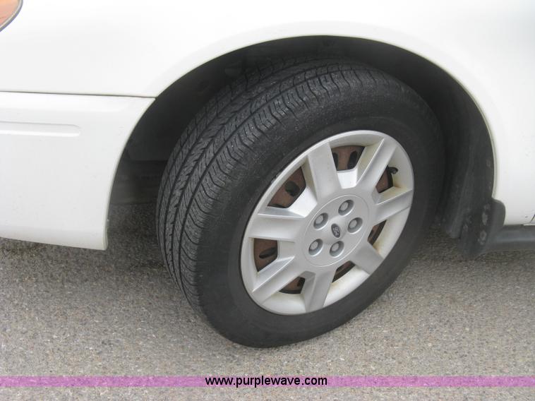 image for item H8741 2006 Ford Taurus SE