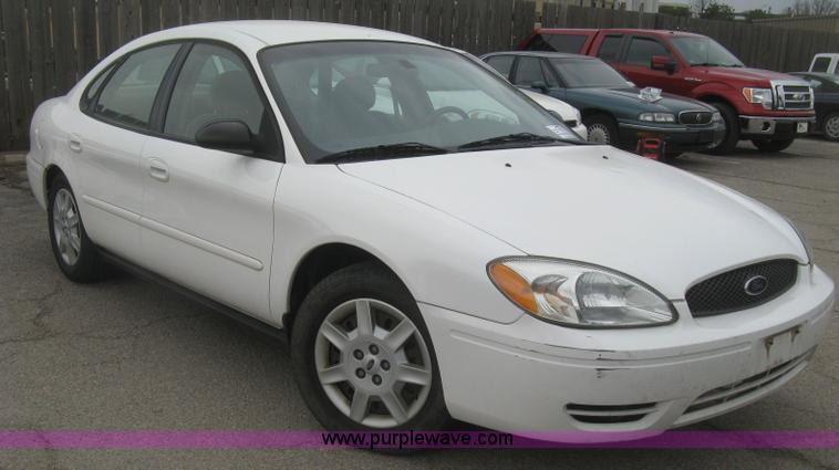 image for item H8742 2006 Ford Taurus SE