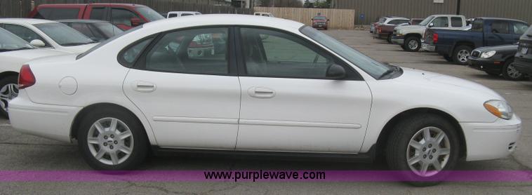 image for item H8742 2006 Ford Taurus SE
