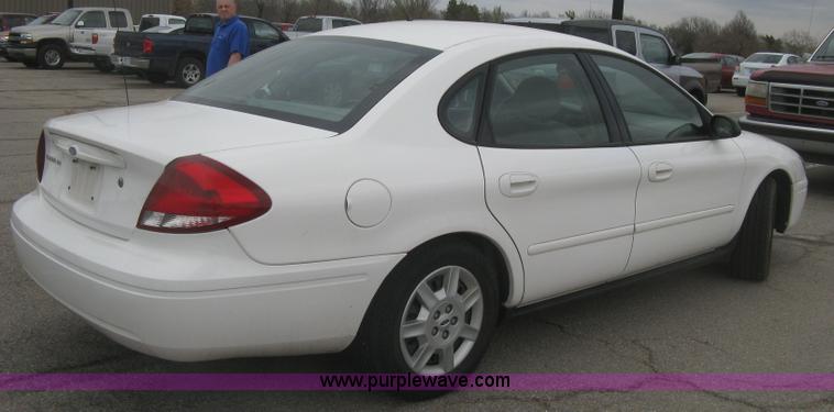 image for item H8742 2006 Ford Taurus SE