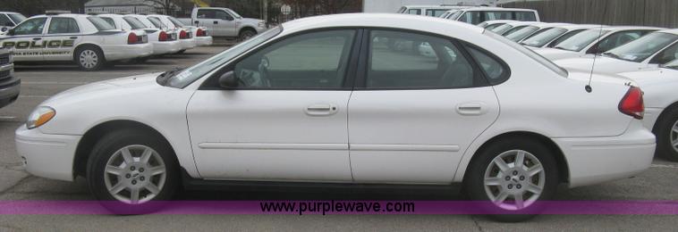 image for item H8742 2006 Ford Taurus SE