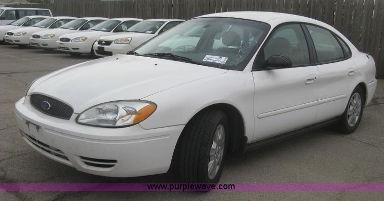image for item H8742 2006 Ford Taurus SE