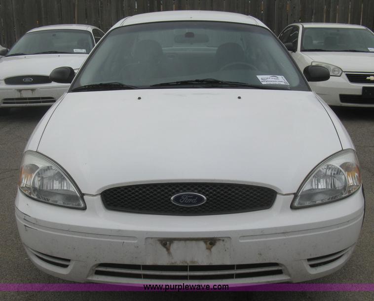 image for item H8742 2006 Ford Taurus SE