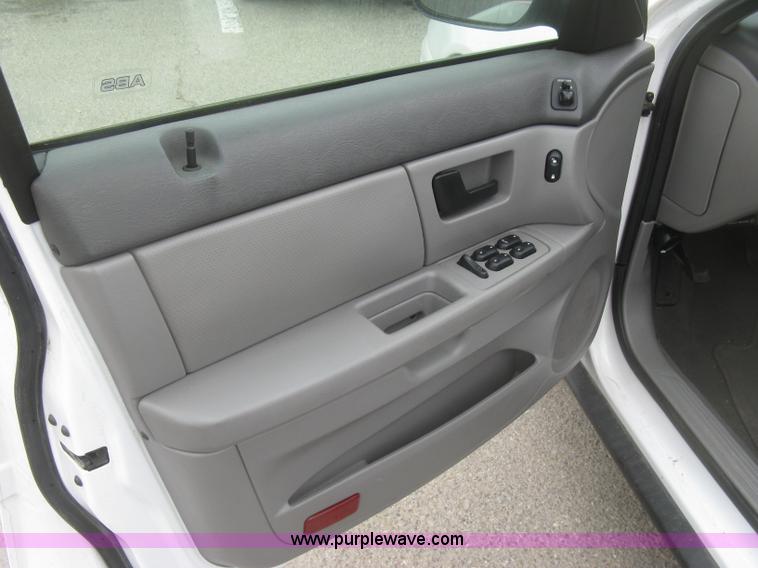 image for item H8742 2006 Ford Taurus SE