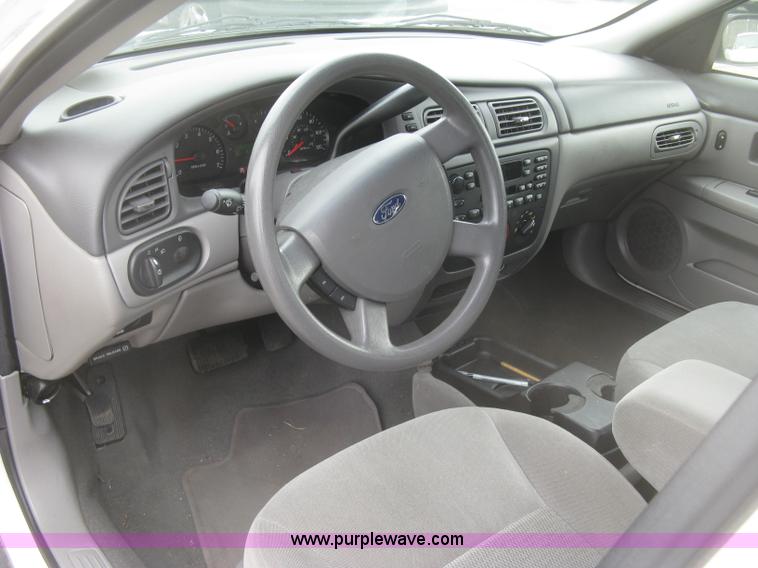 image for item H8742 2006 Ford Taurus SE