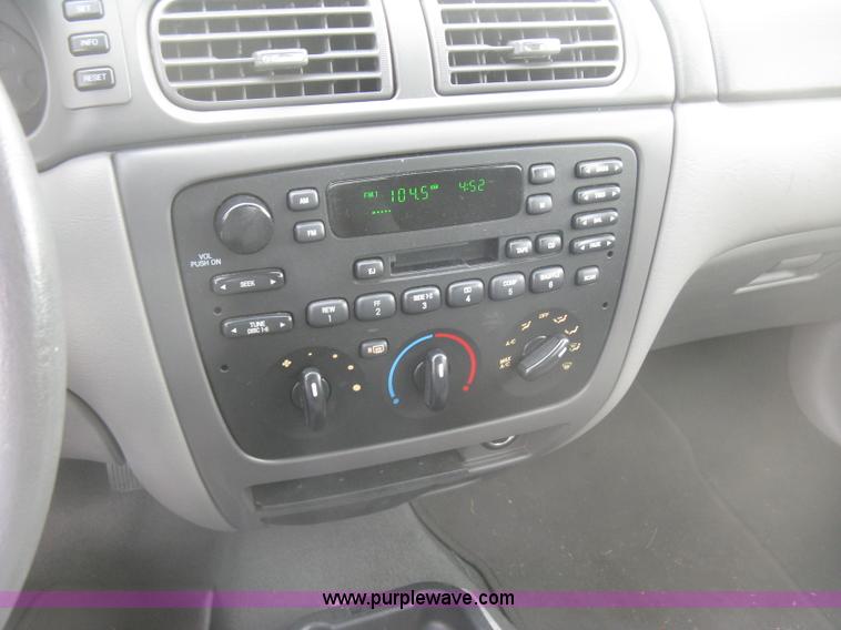 image for item H8742 2006 Ford Taurus SE