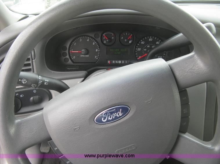 image for item H8742 2006 Ford Taurus SE