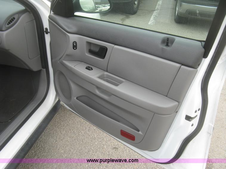 image for item H8742 2006 Ford Taurus SE