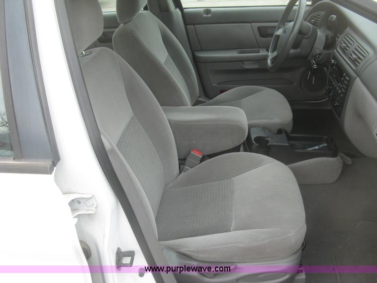 image for item H8742 2006 Ford Taurus SE