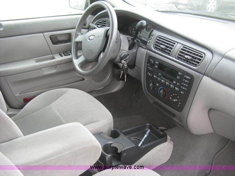 image for item H8742 2006 Ford Taurus SE