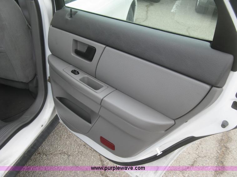 image for item H8742 2006 Ford Taurus SE