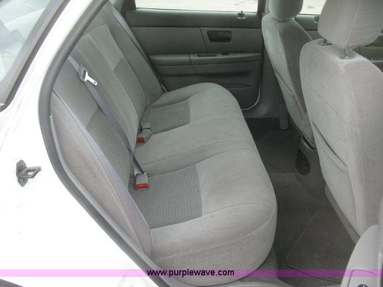 image for item H8742 2006 Ford Taurus SE