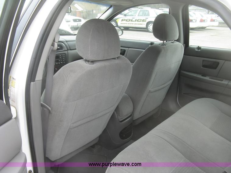 image for item H8742 2006 Ford Taurus SE