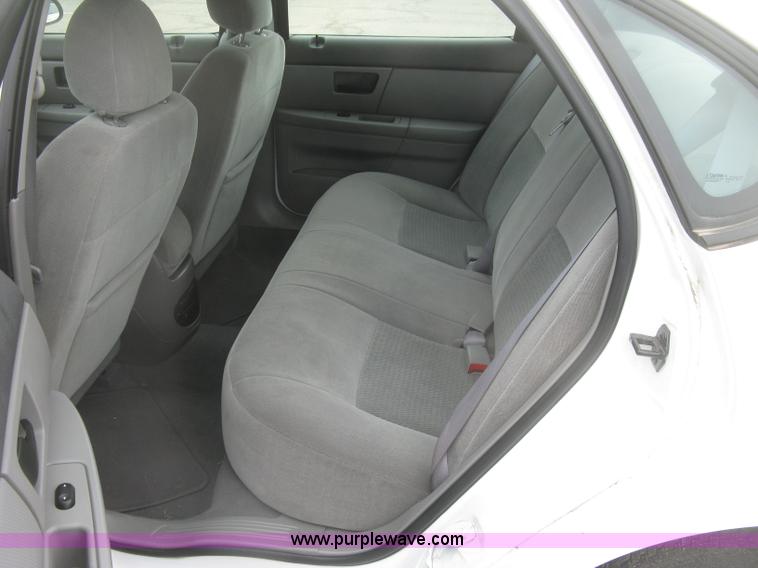 image for item H8742 2006 Ford Taurus SE