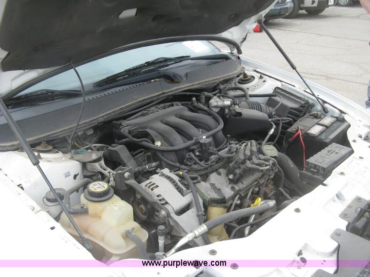 image for item H8742 2006 Ford Taurus SE