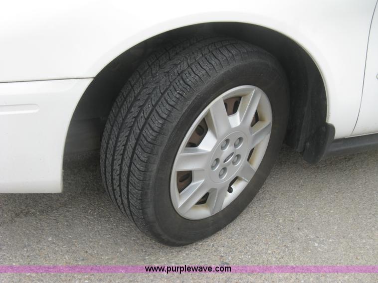 image for item H8742 2006 Ford Taurus SE