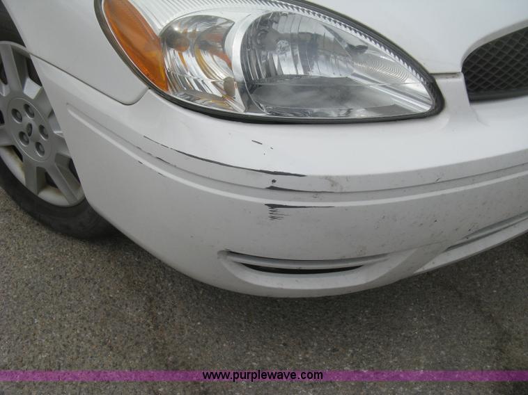 image for item H8742 2006 Ford Taurus SE